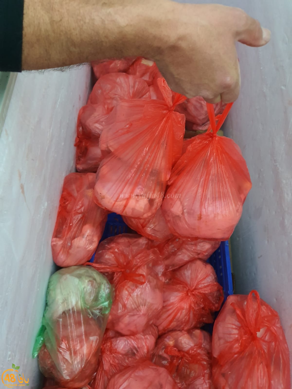 لجنة الزكاة في اللد تستقبل شاحنة مواد غذائية لتوزيعها على العائلات المستورة